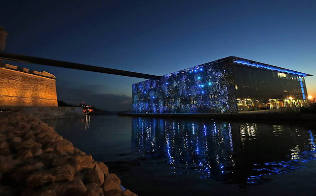 Vista do MuCEM de noite Vista do MuCEM de noite