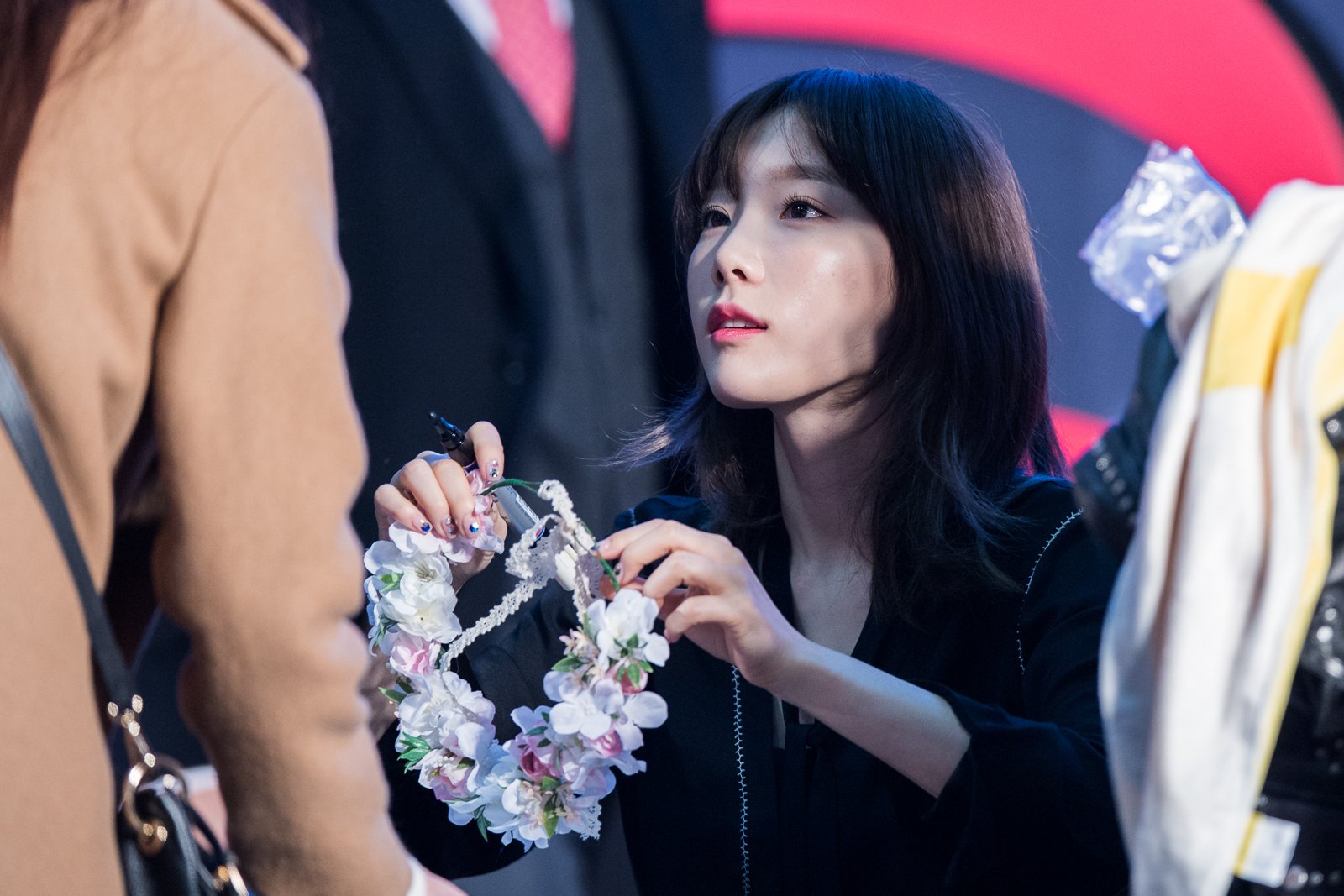 161118 검과 마법 팬사인회 태연 by gallrof