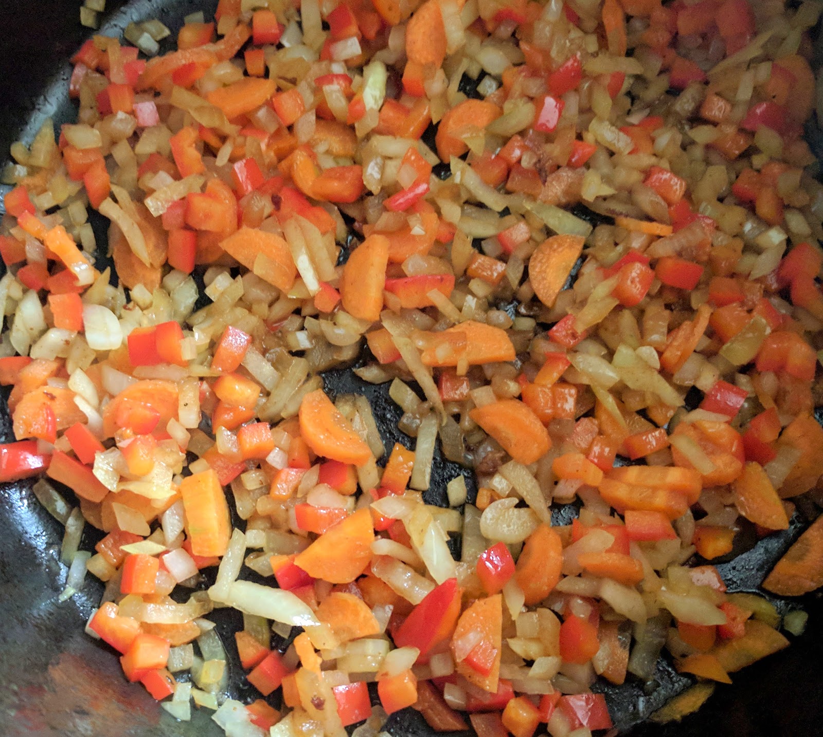 - Siebenbürger Pörkölt mit Nockerl