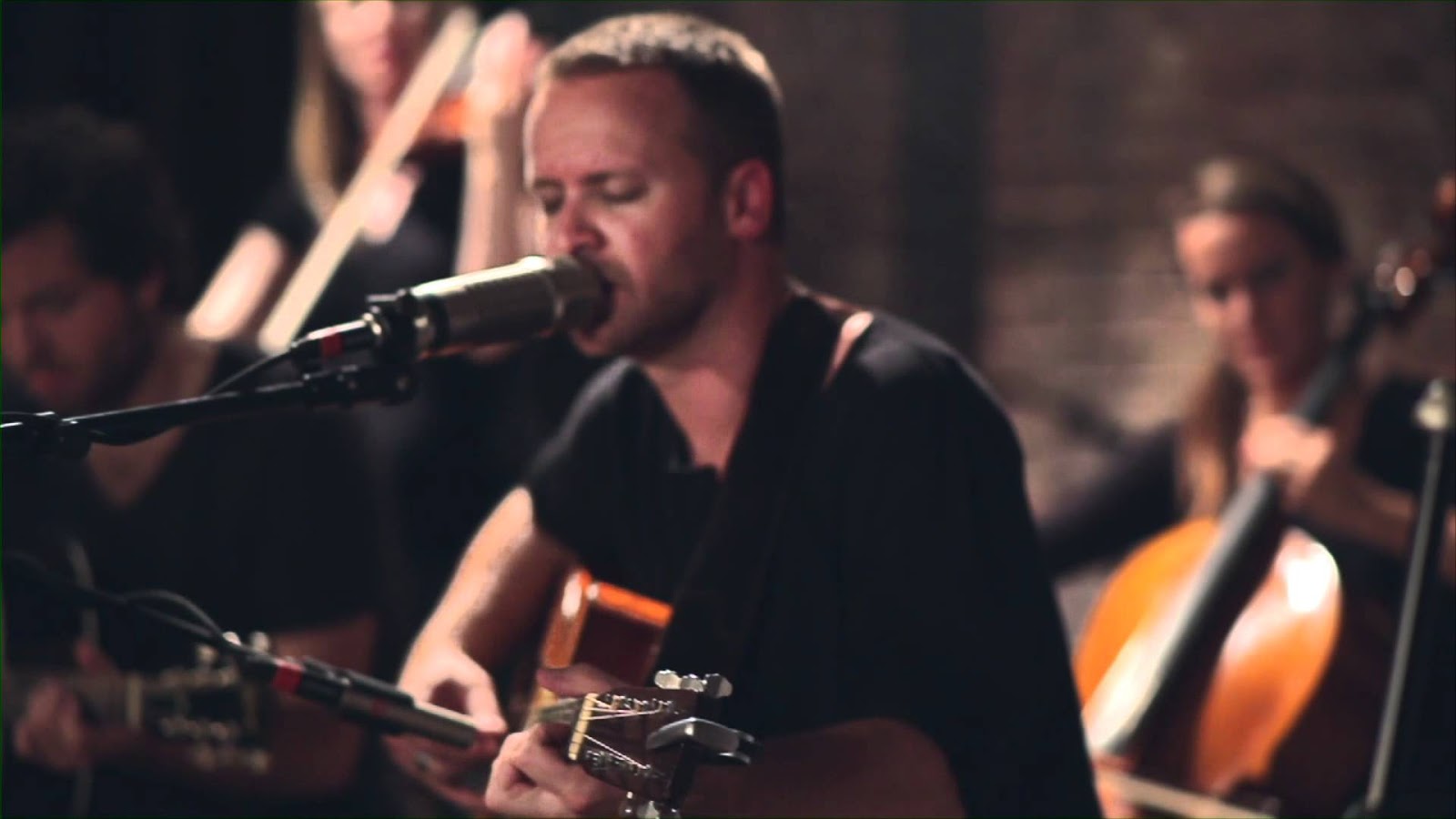 Calling all angels by Brian Johnson (Lyrics/Chords)