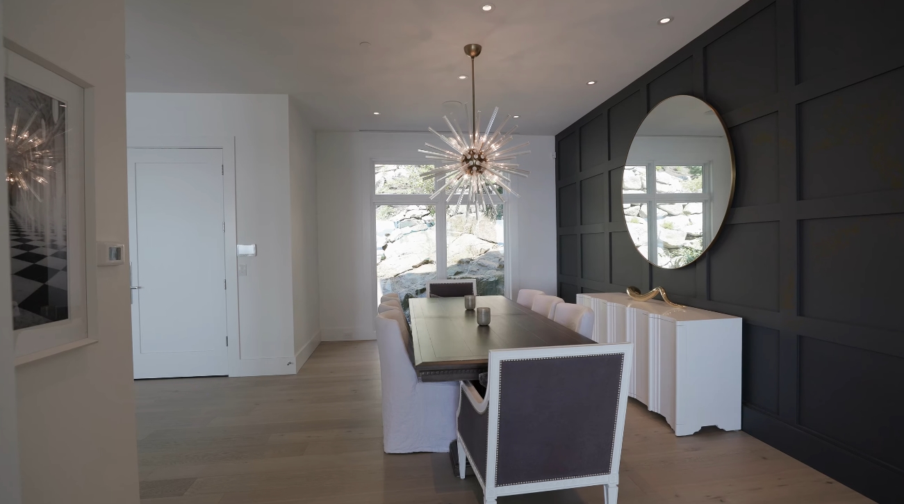 74 Photos vs. Luxury Contemporary Home In West Vancouver Interior Design Tour