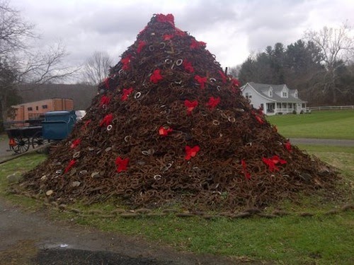 fran jurgas hoof blog news from hoofcare lameness a horseshoe pile transformed to a christmas tree - Horseshoe Christmas Tree fran jurgas hoof blog news from hoofcare lameness a horseshoe pile transformed to a christmas tree - Horseshoe Christmas Tree