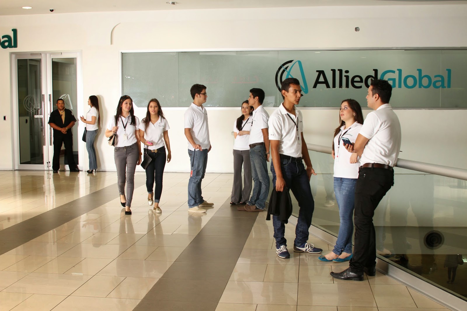 ALLIED GLOBAL PAGA POR ESTUDIAR INGLÉS Y BRINDA UNA OPORTUNIDAD DE TRABAJO