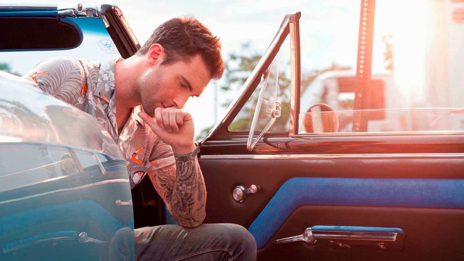 Мужчина машина клип. Adam Levine. Maroon 5 Adam Levine.