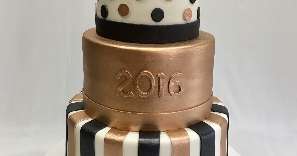 MyMoniCakes Rose gold and black graduation cake