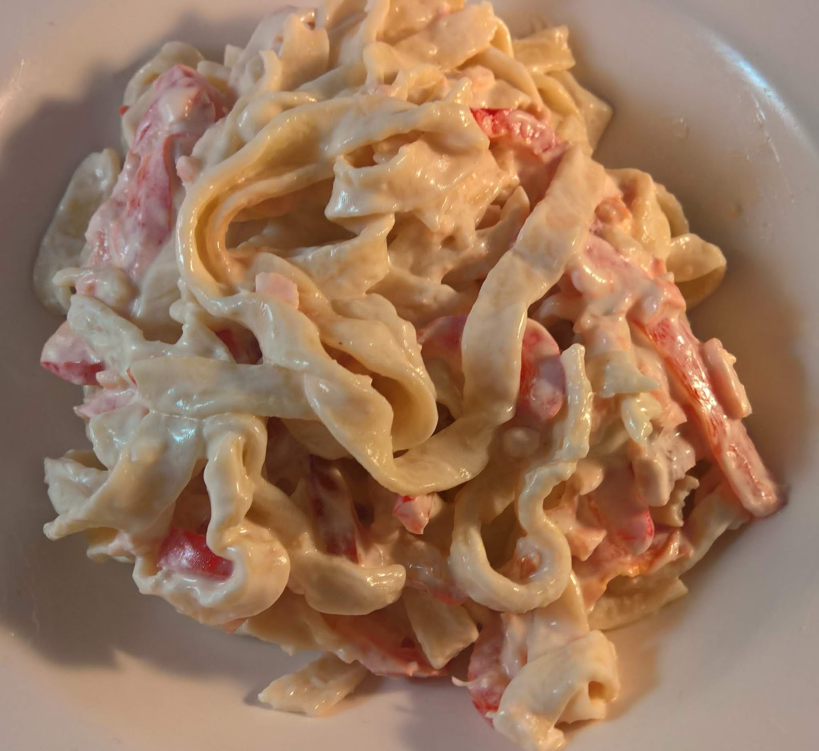 Pâtes au saumon fumé, chèvre et poivrons