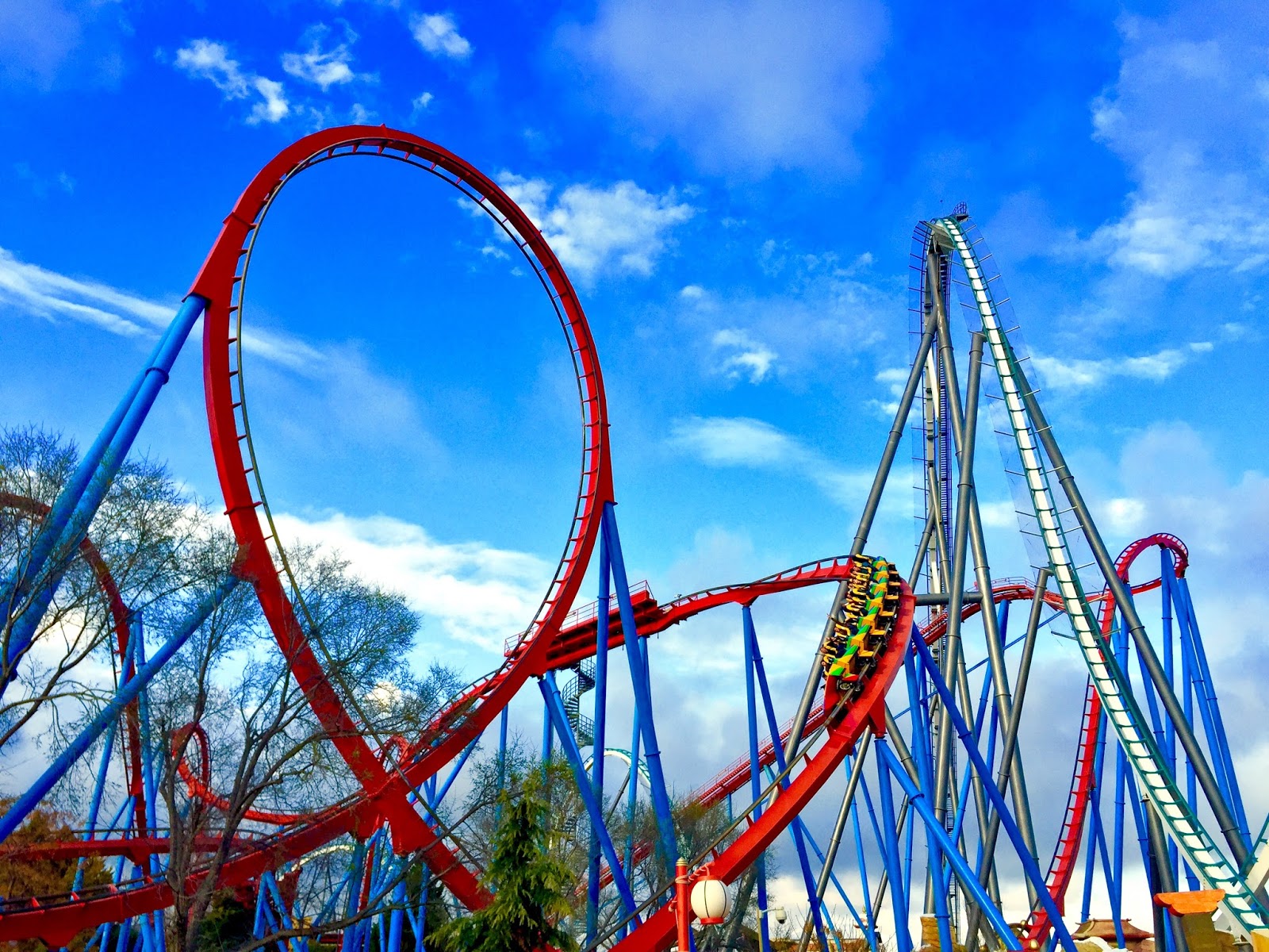 барселона парк авентура. парк авентура в испании шамбала. шамбала горка. порт авентура испания аттракционы шамбала. шамбала порт авентура.