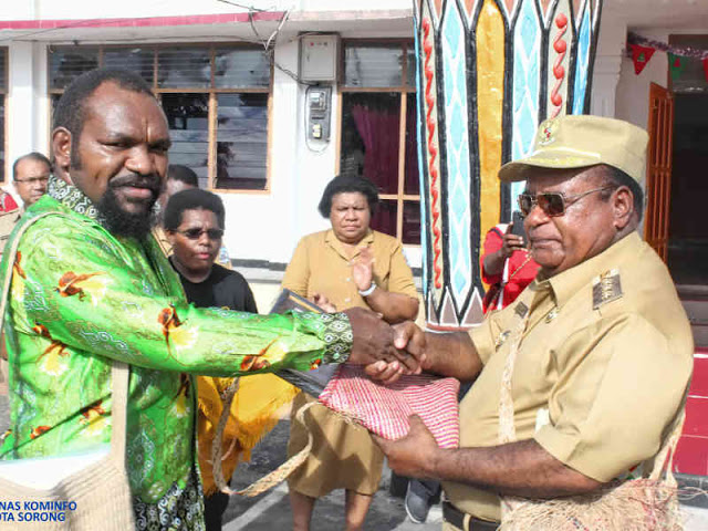 Yayasan Noken Papua Beri Penghargaan Unesco Award ke Pemkot Sorong Yayasan Noken Papua Beri Penghargaan Unesco Award ke Pemkot Sorong