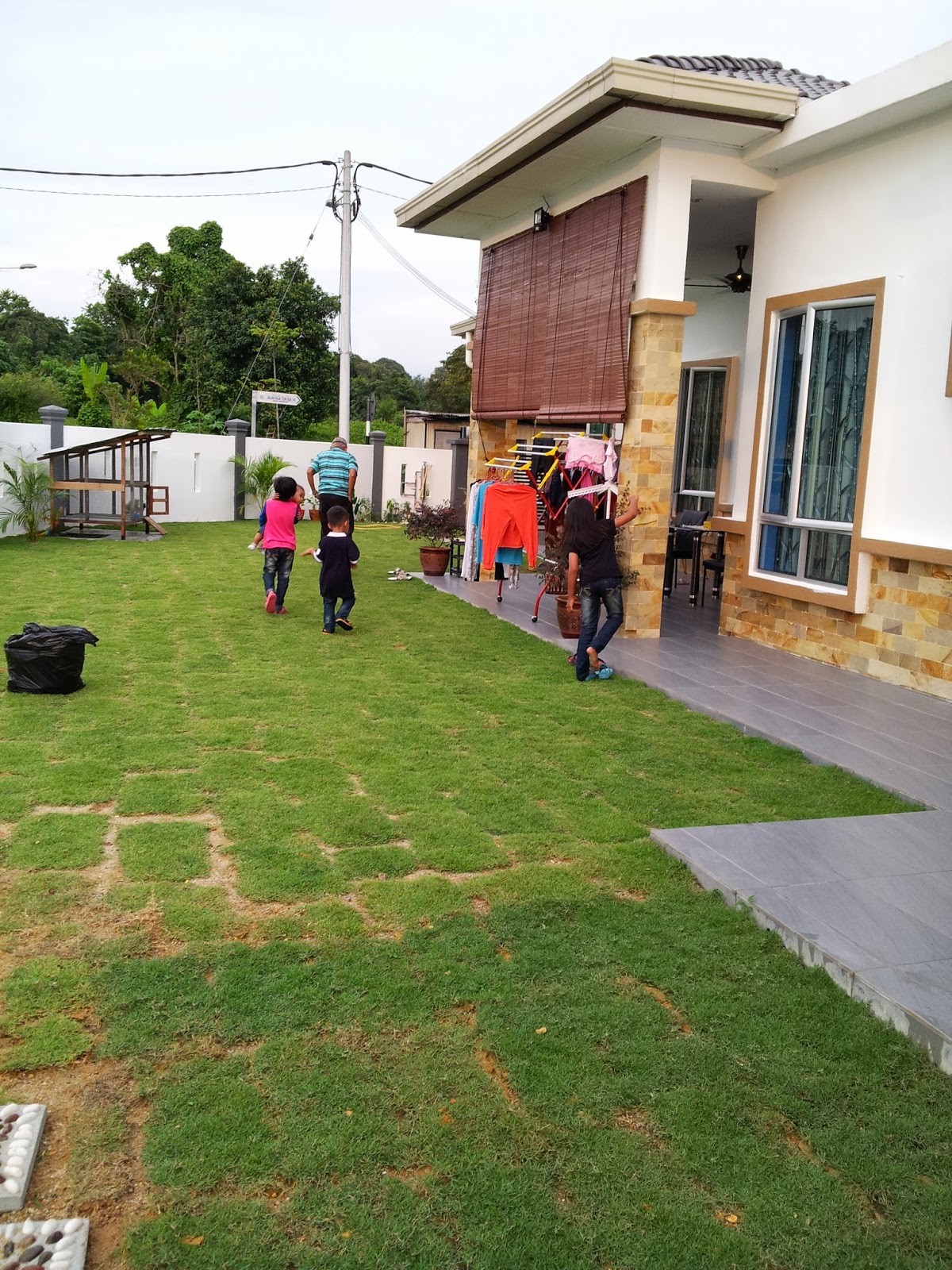 SESUCI KASIH Halaman luar rumah  kami 