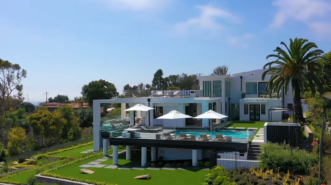 43 Interior Design Photos vs. 5944 Filaree Heights Rd, Malibu Luxury Home Tour