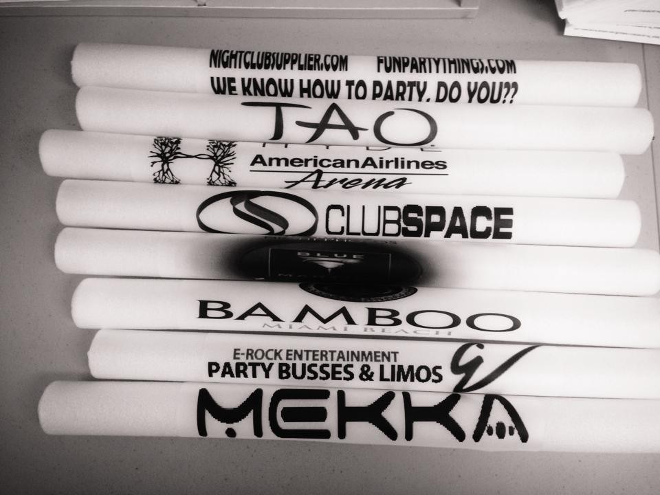 https://nightclubsuppliesusa.com/18-inch-customized-led-foam-sticks/