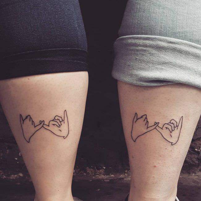Vemos un tatuaje de pareja original