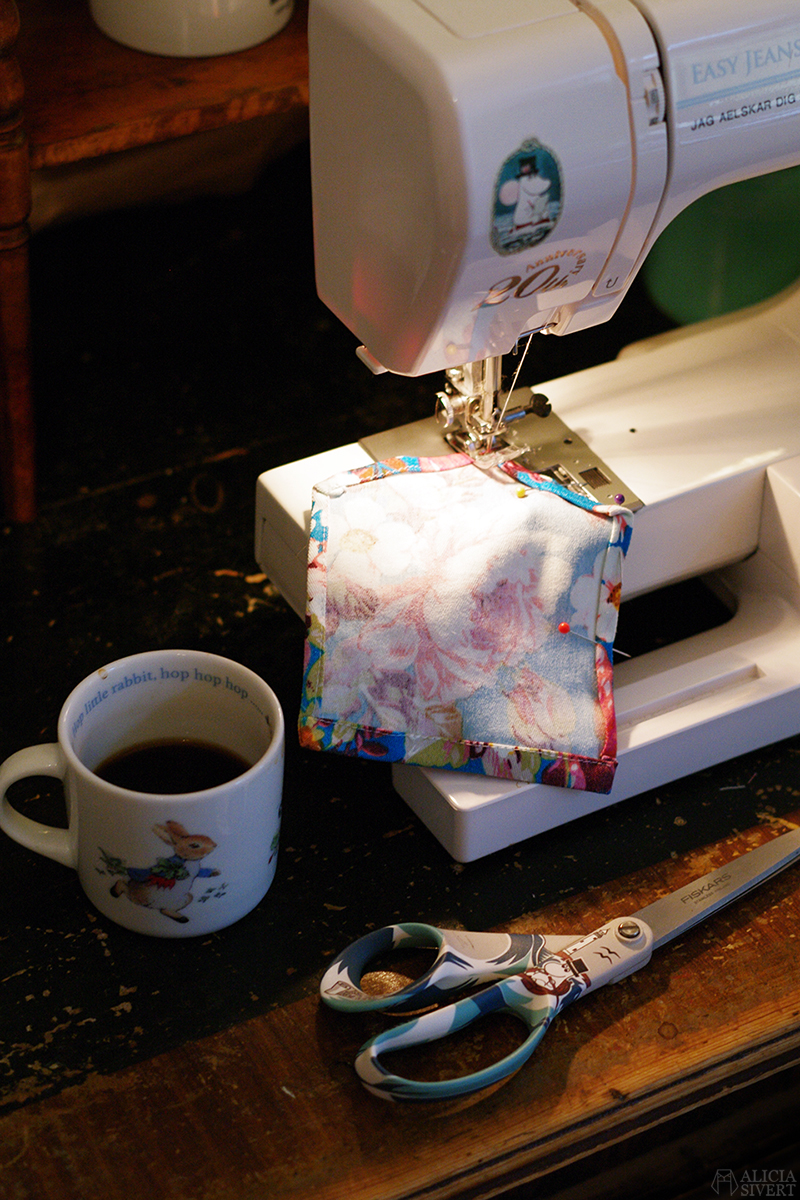 Floral pocket in the making, photo by Alicia Sivertsson.