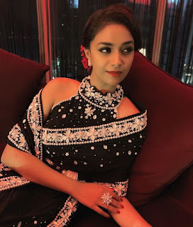 Keerthy Suresh in Black Saree with Cute Expressions at SIIMA Awards 2019