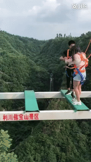f8fd357168ec48713bbfd02dd430e847c3294bf6.gif
