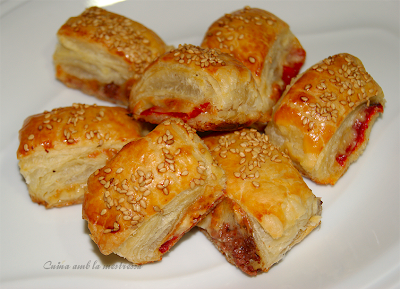 http://cuinaamblamestressa.blogspot.com.es/2013/10/bocaditos-de-hojaldre-salados.html