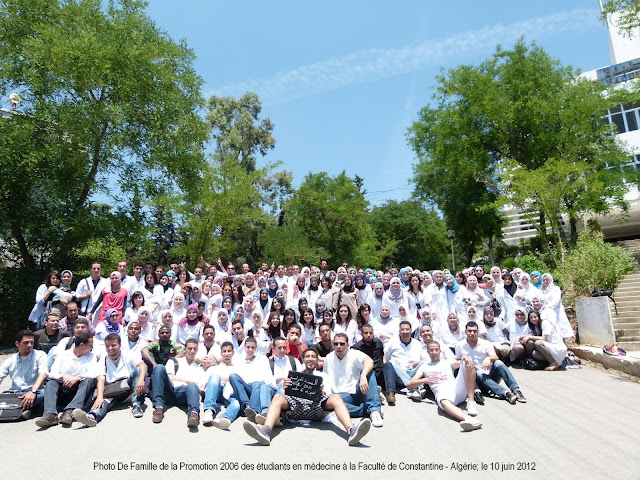 Photo de Famille de la promotion 2006 des étudiants en médecine à Constantine - Algérie (Prise le 10 Juin 2012) Photo de Famille de la promotion 2006 des étudiants en médecine à Constantine - 2012 (regroupant environ 180 étudiants et étudiantes)