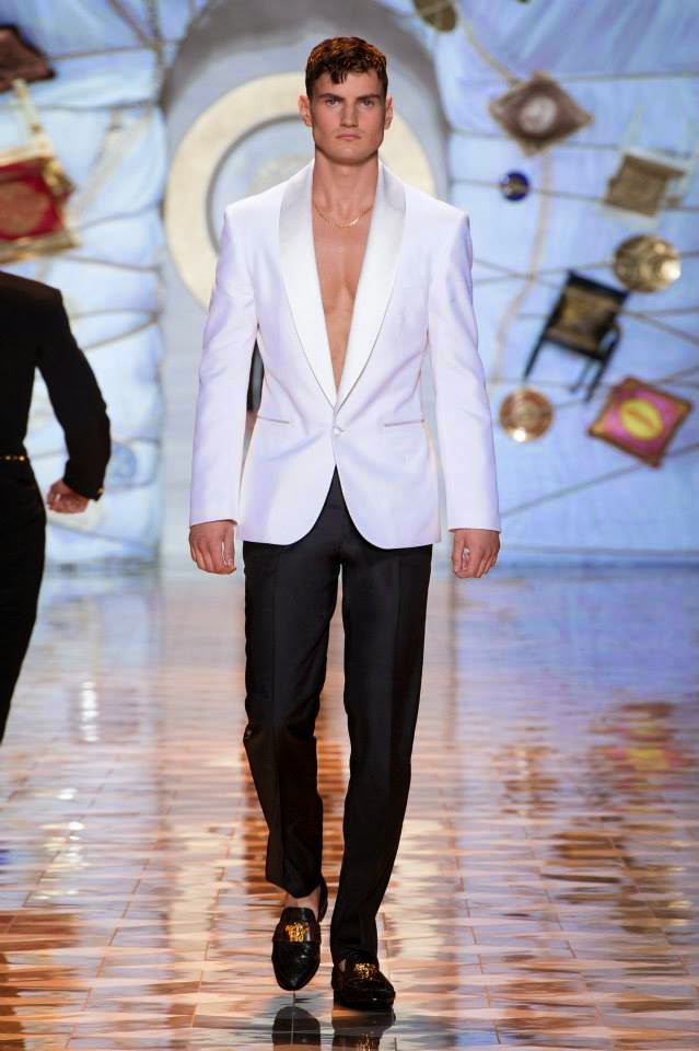 Runway Versace Men Spring/Summer 2015 Milan Fashion