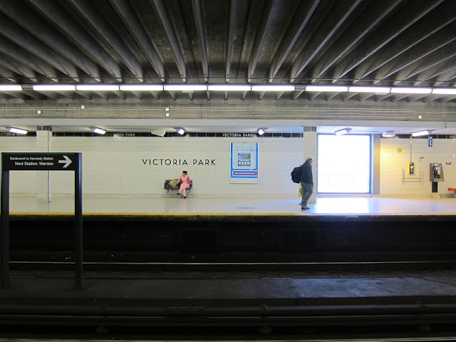 Victoria Park subway platform