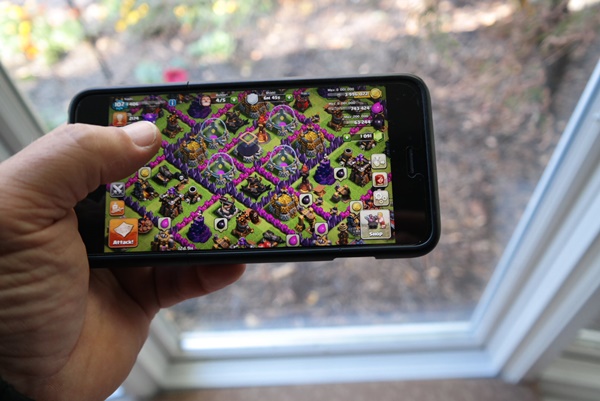 main coc sambil nunggu pesawat foto main coc sambil nunggu pesawat