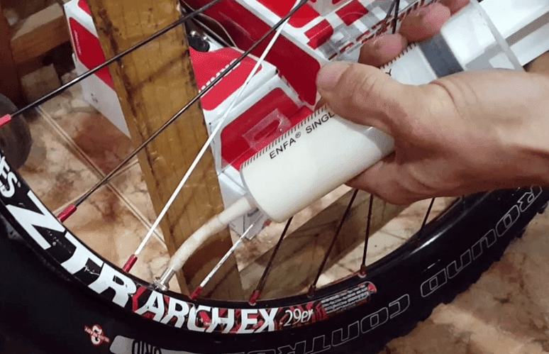 Kit Reparación Pinchazo Llantas Emergencia Carro Moto Bicicleta Mecha –  Cómpralo en casa