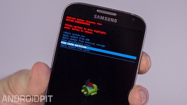 Comment Localiser Un Telephone Samsung éteint Galaxy s4 s'éteint tout seul et se rallume pas - Astucesinformatique