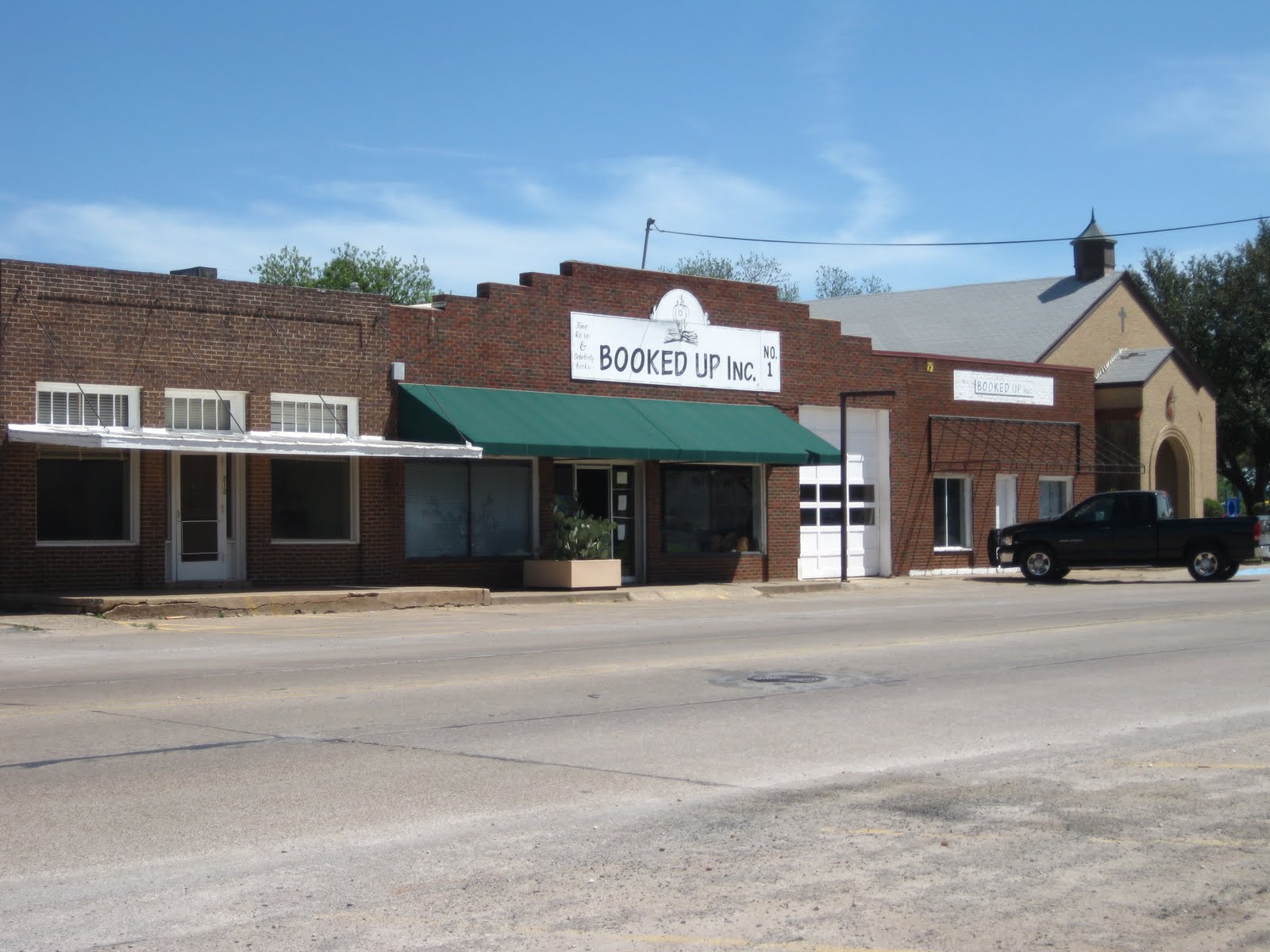 Chrislock and Hunt On the Loose Larry McMurtry's Archer City, Texas