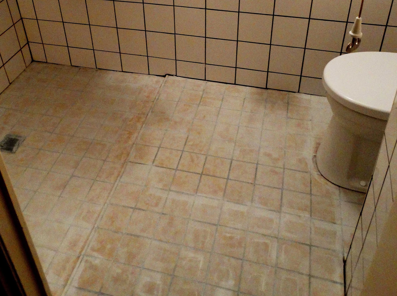 Badkamer make over: vloertegels verven judits klusboek Tegels verven badkamer