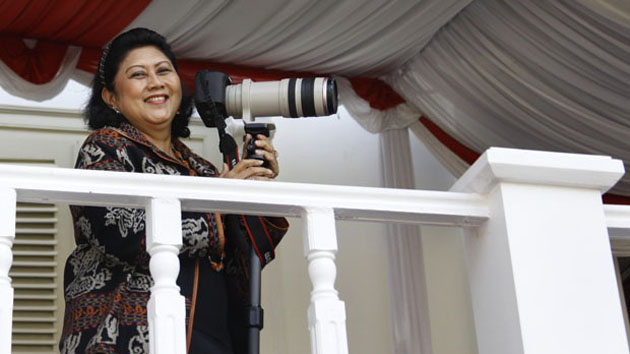 Jepretan Foto Gerhana Matahari Punya Ibu Ani Yudhoyono Ini Sungguh Indah Jepretan Foto Gerhana Matahari Punya Ibu Ani Yudhoyono Ini Sungguh Indah