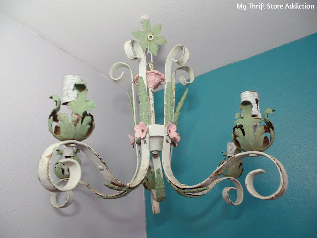 Wonderful shabby chic chandy scored at Vintage Market Days! Shabby chic chandy
