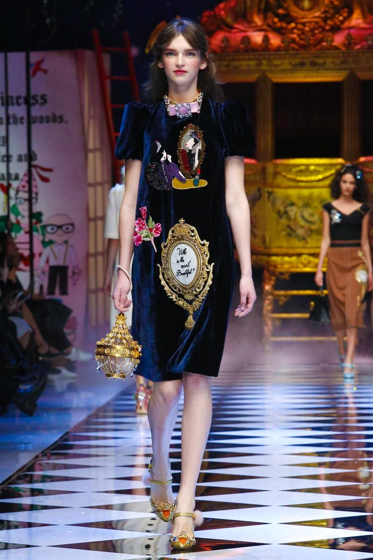 Dolce & Gabbana Fall/Winter 2016 RTW MFW dolce-gabbana-fall-winter-2016-2017-collection-milan-fashion-week, dolce-gabbana-fall-winter-2016-2017, dolce-gabbana-fall-winter-2016, dolce-gabbana-fall-winter-2017, dolce-gabbana-fall-2016, dolce-gabbana-fall-2017, du-dessin-aux-podiums, dudessinauxpodiums