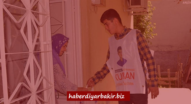 Yasins continue to distribute the meat of sacrificed animals Yasins continue to distribute the meat of sacrificed animals
