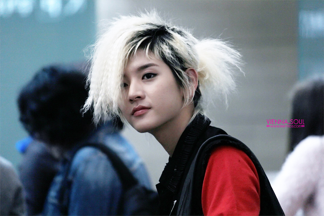 бывшие рен. Nuest рен. рен nuest 2022. рен из nuest в платье.