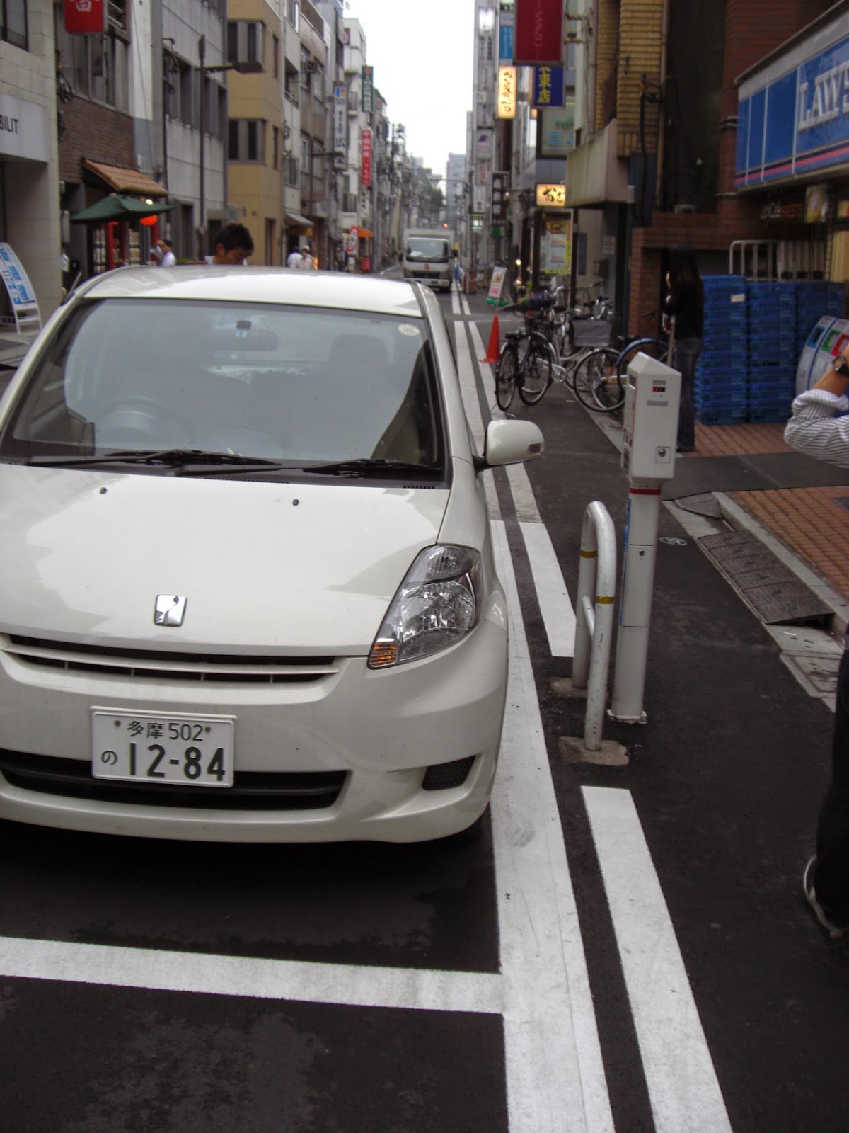 Resultado de imagem para park the car in forbidden places in japan