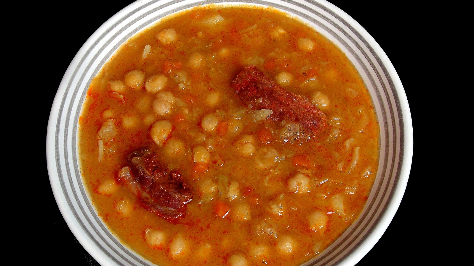 Cocinar para los amigos Garbanzos con costilla adobada