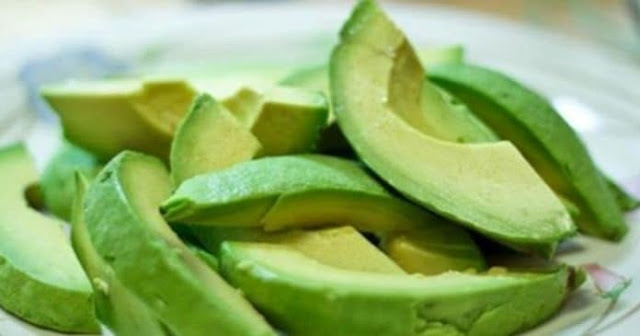 8 Razones por las que deberías comer un aguacate entero todos los días