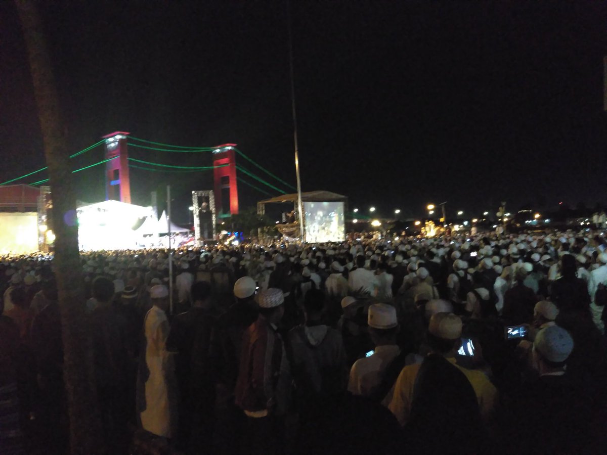 Masya Allah, Allahu Akbar! Beginilah Penyambutan Luar Biasa, Ummat Islam Palembang Daulat Habib Rizieq Sebagai IMAM BESAR UMMAT ISLAM INDONESIA Masya Allah, Allahu Akbar! Beginilah Penyambutan Luar Biasa, Ummat Islam Palembang Daulat Habib Rizieq Sebagai IMAM BESAR UMMAT ISLAM INDONESIA