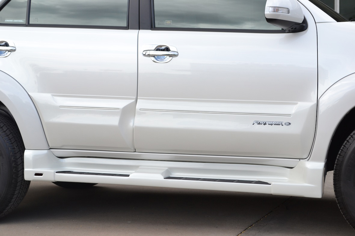 Body cladding for toyota fortuner