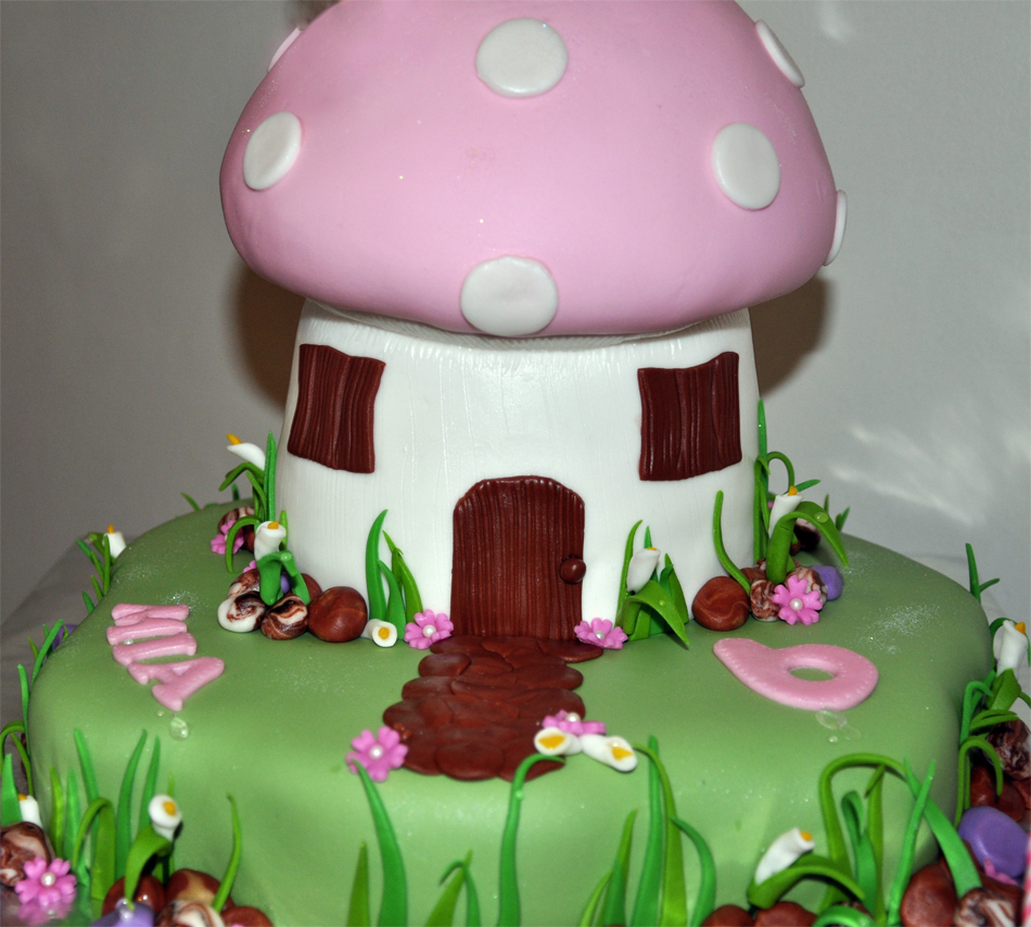 Delana's Cakes Fairy Mushroom Cake