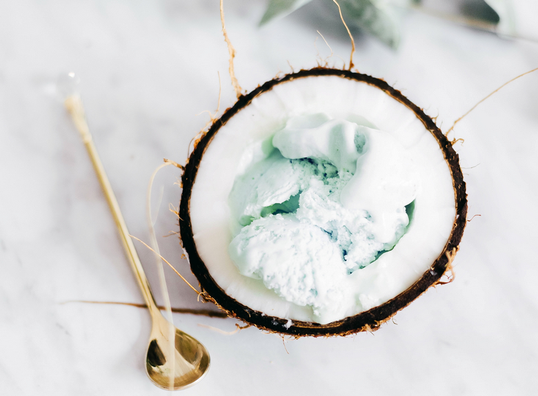 10 aliments qui donnent la pêche ! l'eau de coco
