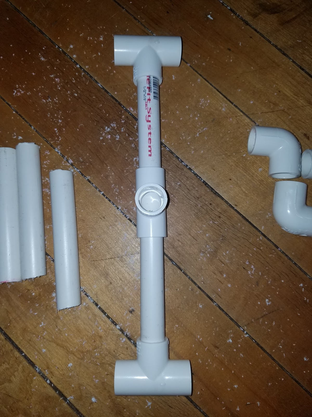 MOM spelled backwards is MOM: DIY Balloon stand