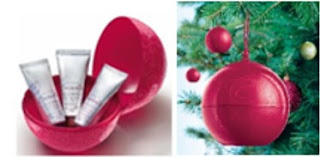 Avon traz presentes especiais para o Natal ENFEITE ÁRVORE DE NATAL PRESENTE MINICREME MÃOS ENCANTO R$ 36,46