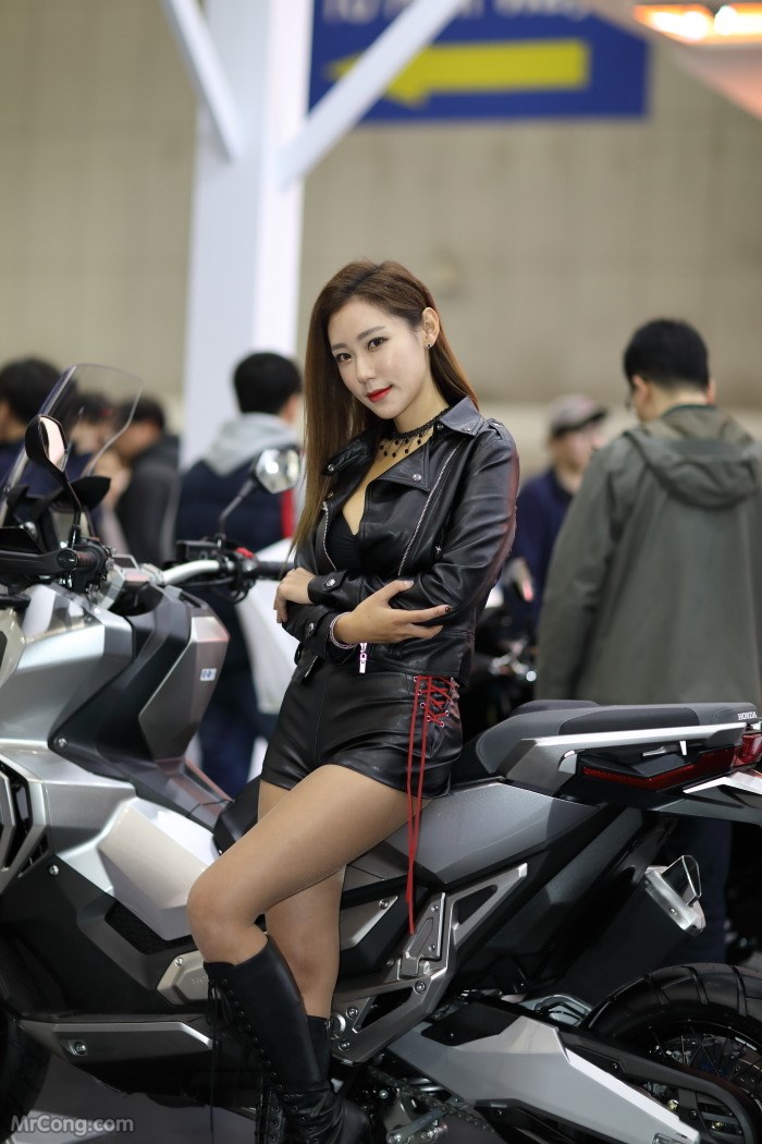 Kim Tae Hee&#39;s beauty at the Seoul Motor Show 2017 (230 photos) photo 1-18