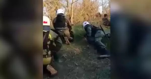 Τα ΜΑΤ απάντησαν στα τουρκικά πυρά με βολές πάνω από τα κεφάλια των Τούρκων! (βίντεο) Τα ΜΑΤ απάντησαν στα τουρκικά πυρά με βολές πάνω από τα κεφάλια των Τούρκων! (βίντεο)