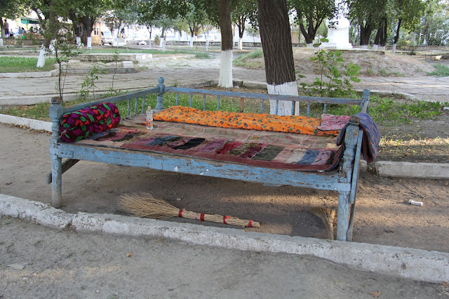 Ouzbékistan, Samarcande, tapchane, tapshan, rue Mekhnat, © L. Gigout, 2012