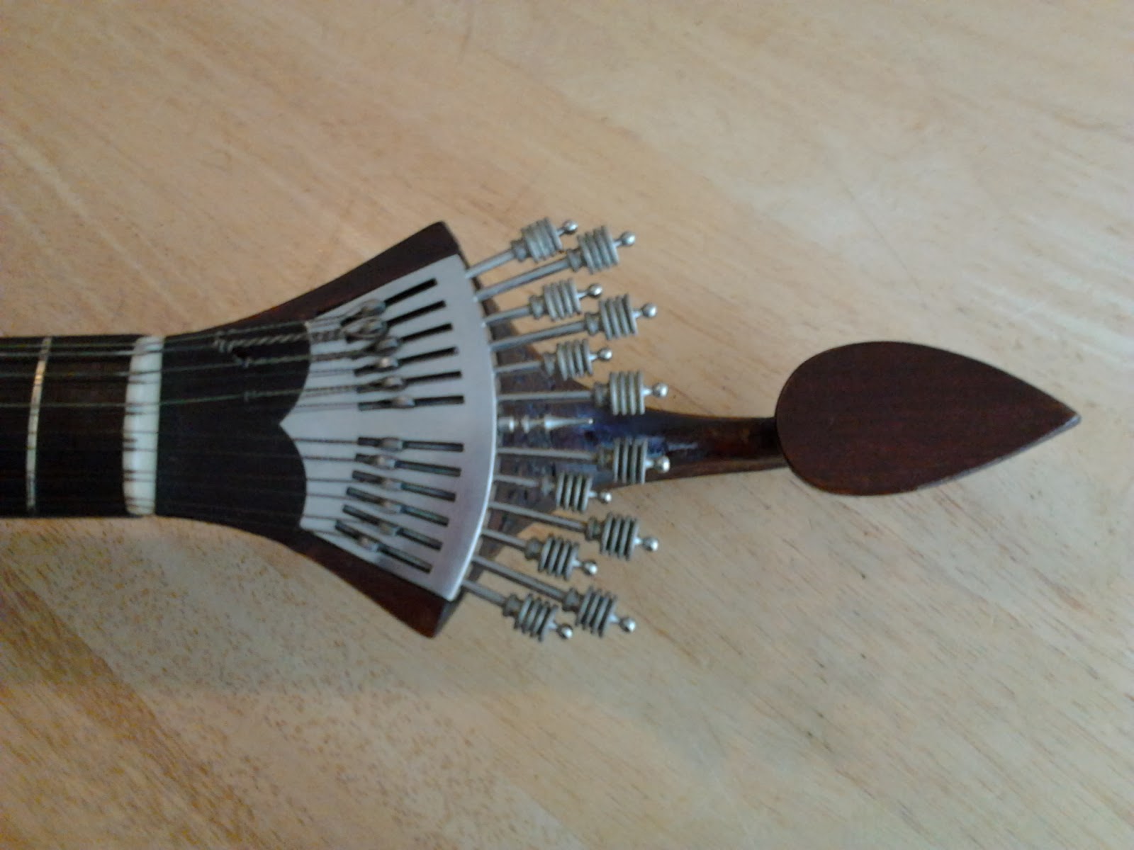 Luthier Manuel Carrega Restauro de Viola Tradicional Portuguesa