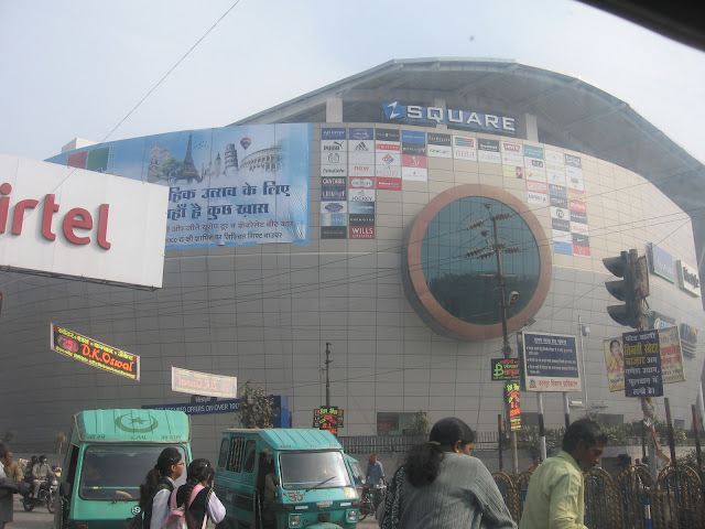 Mall in mall road, Kanpur
