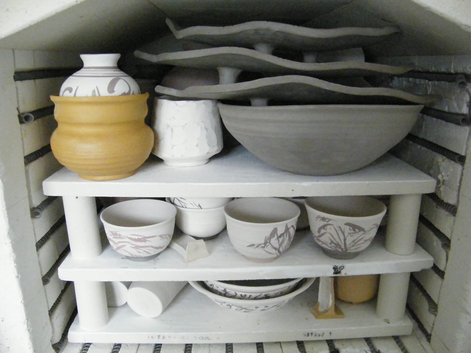 Atelier de céramique du Grand Cosquet: Cuisson de biscuit / Bisque firing