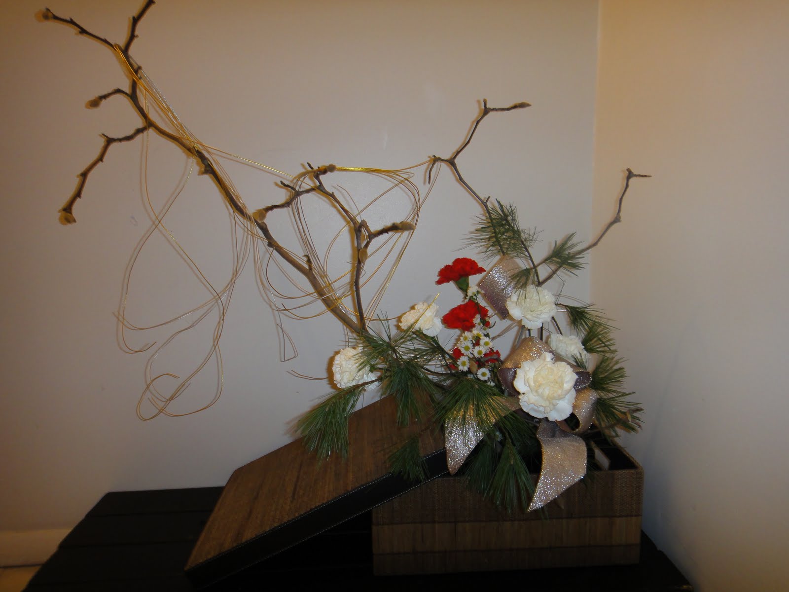 Flowers,Ikebana and I New Year's arrangement by Ms.Lin