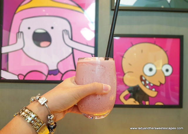 strawberry smoothie at IMG Worlds of Adventure